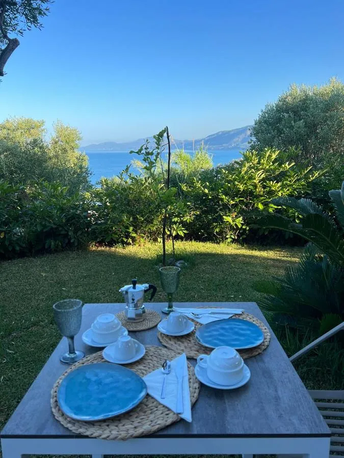 Alojamiento y desayuno para 2 personas, con jardín además de balcón y vistas - 1