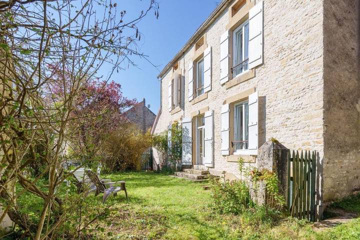 Location de vacances pour 10 personnes, avec jardin, animaux acceptés à Massangis