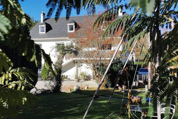 Gîte pour 6 personnes, avec Terrasse et Jardin à Ayros-Arbouix