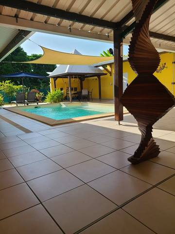 Studio pour 2 personnes, avec piscine ainsi que terrasse et jardin dans DOM-TOM