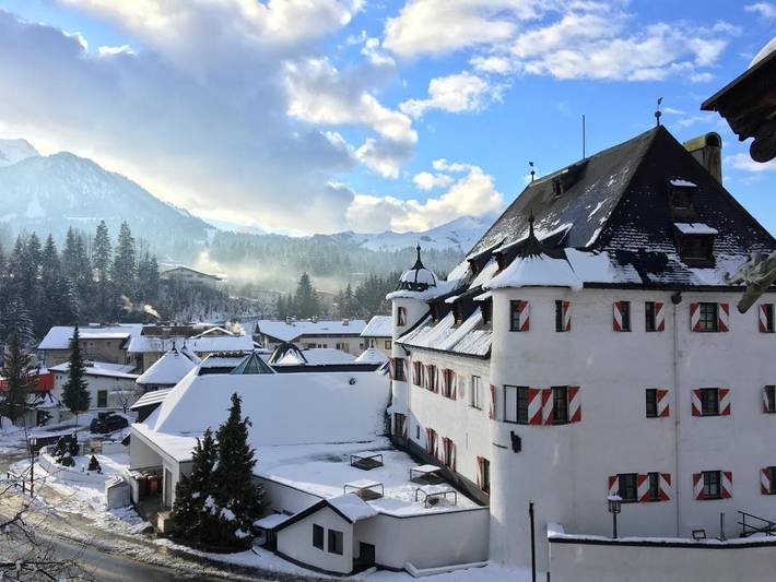 Hôtel pour 5 personnes, avec jacuzzi et piscine ainsi que jardin et sauna