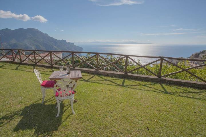 Appartamento per 5 persone, con panorama e giardino a Ravello