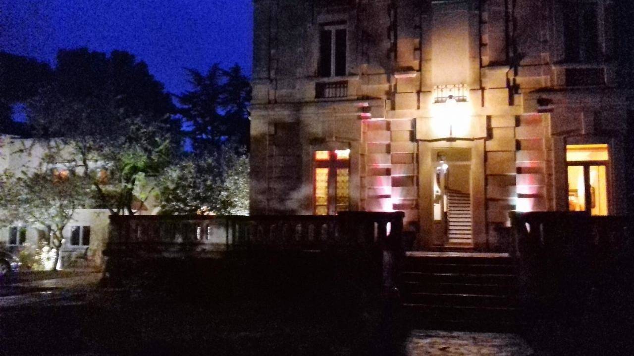 Logis Hôtel - Restaurant Résidence Les Cèdres in Villeneuve-lès-Avignon, Région de Nîmes