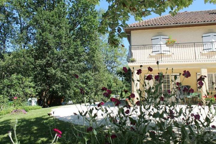 Maison de vacances pour 4 personnes, avec piscine ainsi que jardin et terrasse, animaux acceptés
