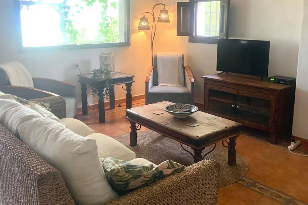 Pretty Reformed Stables With Spectacular Country Views, Private Pool And Gardens in Colmenar, Málaga Province