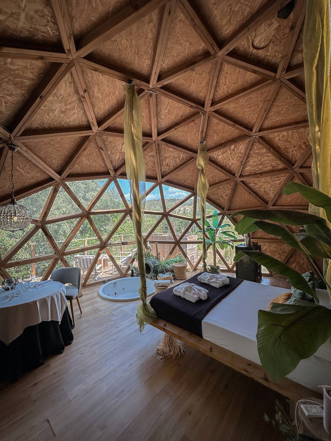Entire apartment, Apartment 'Bubble Suites' with Mountain View, Wi-Fi and Air Conditioning in Canyelles (Barcelona), Garraf