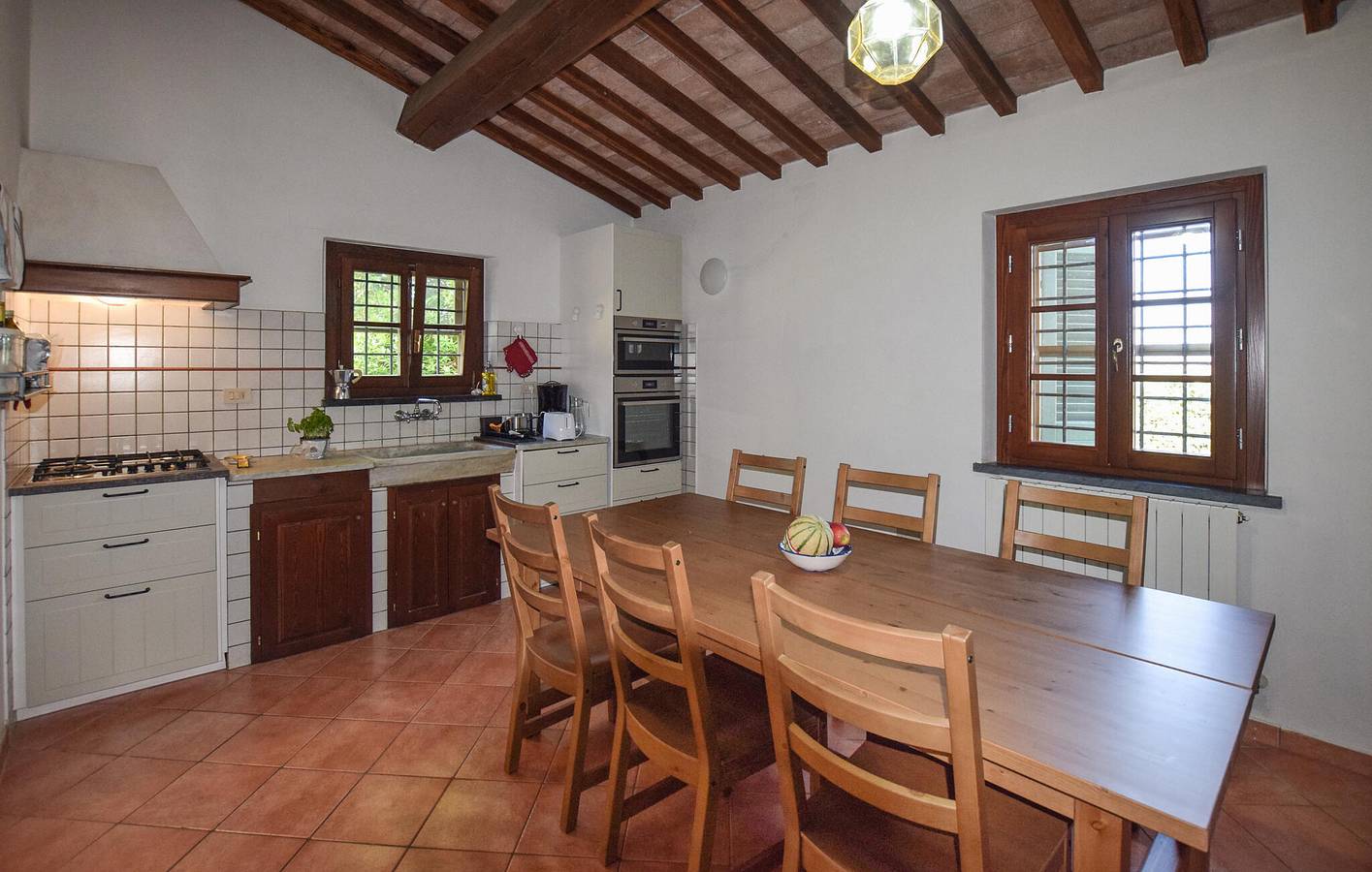 Gemütliche Wohnung mit Pool, Parkplatz & WiFi - 1km nach Fauglia in Fauglia, Italienische Riviera