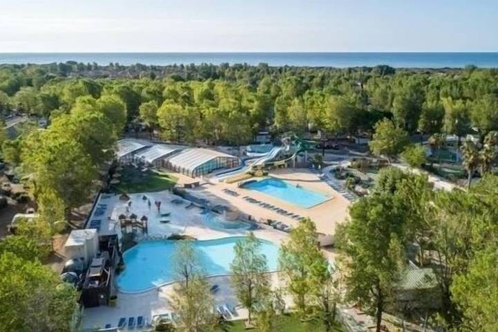 Camping pour 5 personnes, avec Jacuzzi ainsi que Piscine et Sauna