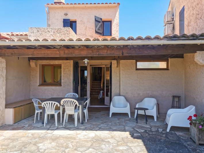 Casa acogedora en Calcatoggio con jardín vallado. in Tiuccia, Calcatoggio