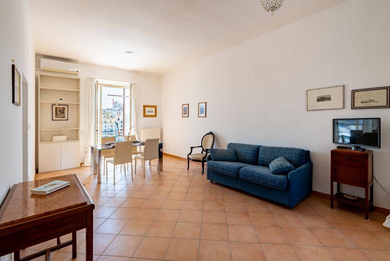 Ganze Wohnung, Ferienwohnung für 2 Personen mit Balkon in Bisceglie, Via Francigena