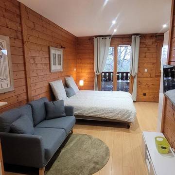 Gîte pour 2 personnes, avec terrasse et vue, animaux acceptés à Jons