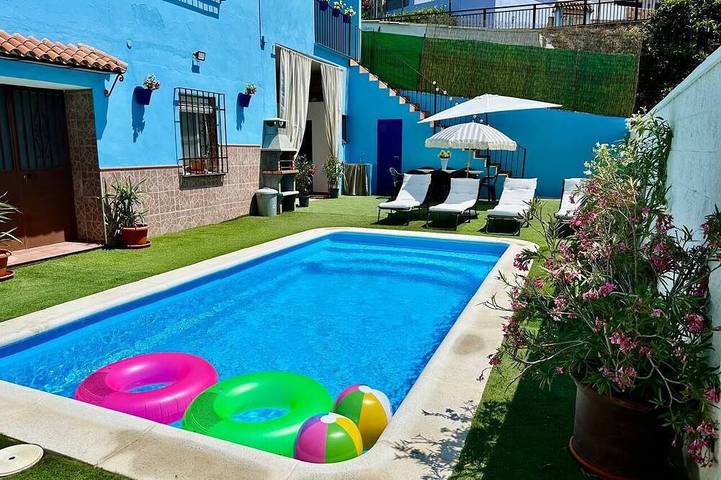 Gîte pour 13 personnes, avec piscine