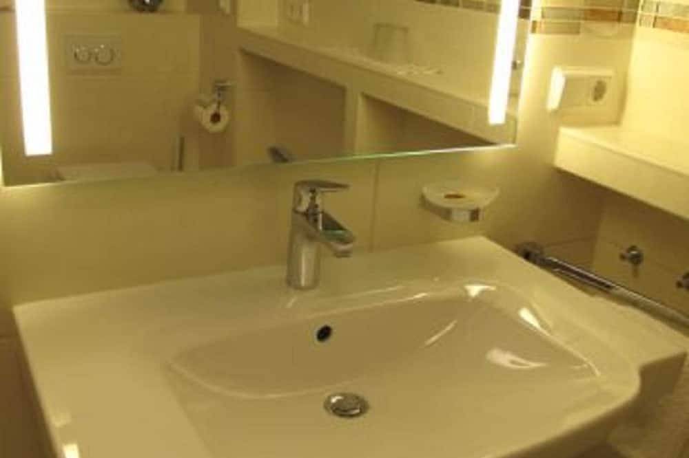 Ganze Wohnung, Doppelzimmer, Dusche, Wc, 1 Schlafraum - Haus Anna in Saarlouis, Mosel-Saar