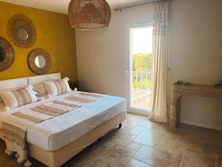 Chambre d’hôte pour 2 personnes, avec piscine ainsi que terrasse et jardin