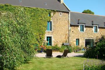 Gîte pour 5 personnes, avec terrasse et jardin à Saint-Donan