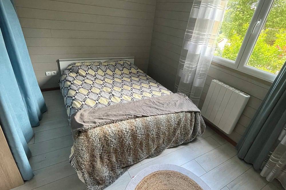 Cosy chalet in Saint-Rémy-sur-Durolle, Livradois-Forez Regional Nature Park