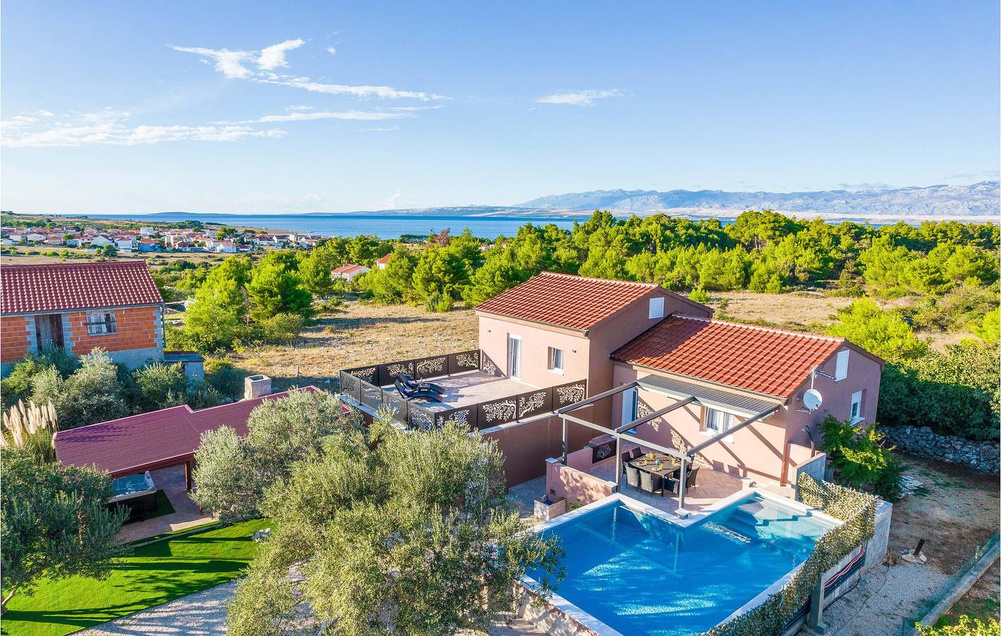 Gemütliche Ferienwohnung 2 km vom Strand entfernt mit WLAN, Klimaanlage, Terrasse und Parkplatz in Vir