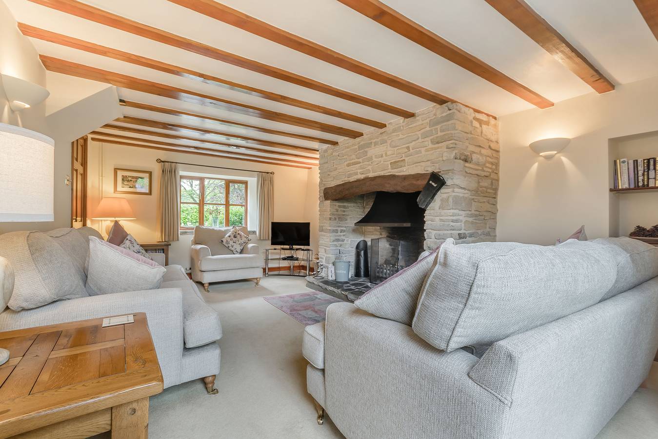 West End Barn in Cleeve Prior, Heart of England