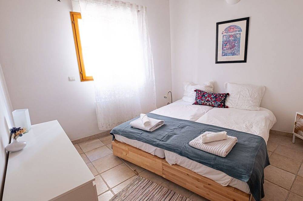 Dorfhaus mit Privatpool und Panoramablick auf die Berge des Luberon, Ruhe. in Joucas, Regionaler Naturpark Luberon