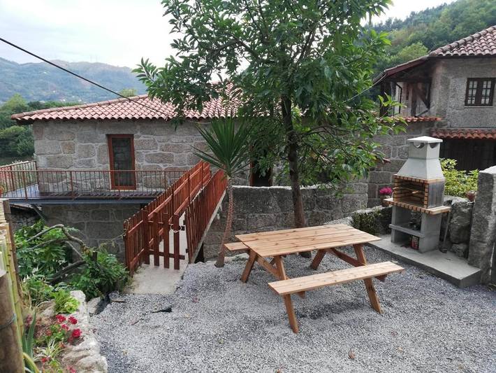 Location de vacances pour 8 personnes, avec vue ainsi que jardin et vue sur le lac, adapté aux familles dans Rio Caldo