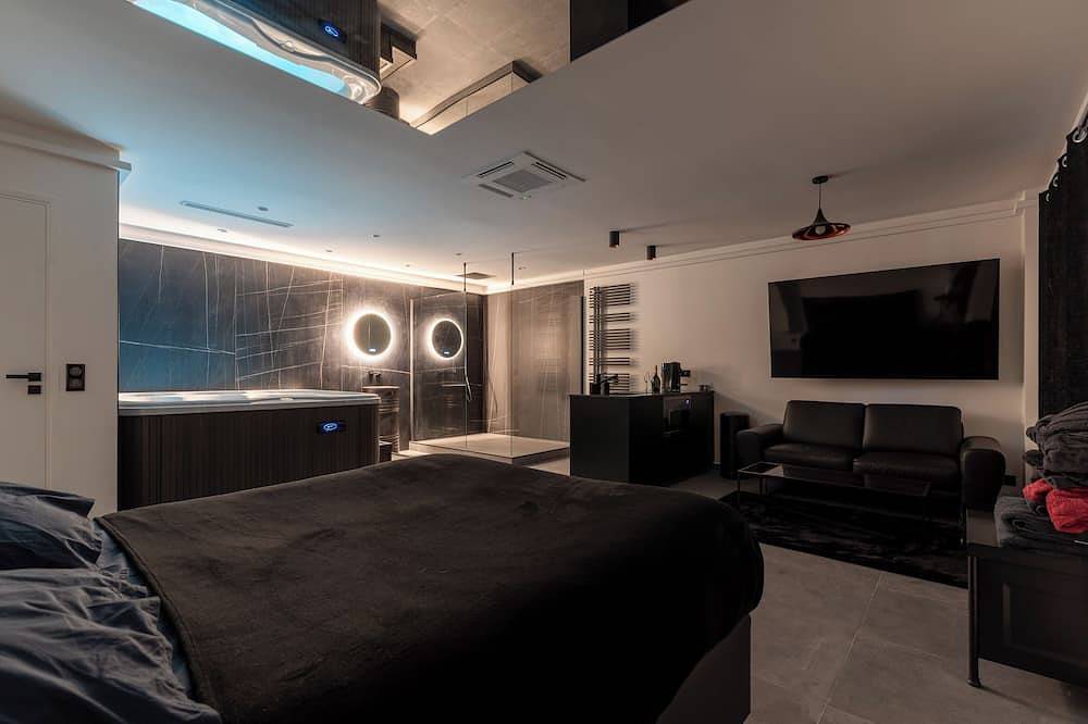 Entire apartment, Black Suite Jacuzzi Disneyland in Esbly, Seine-et-Marne