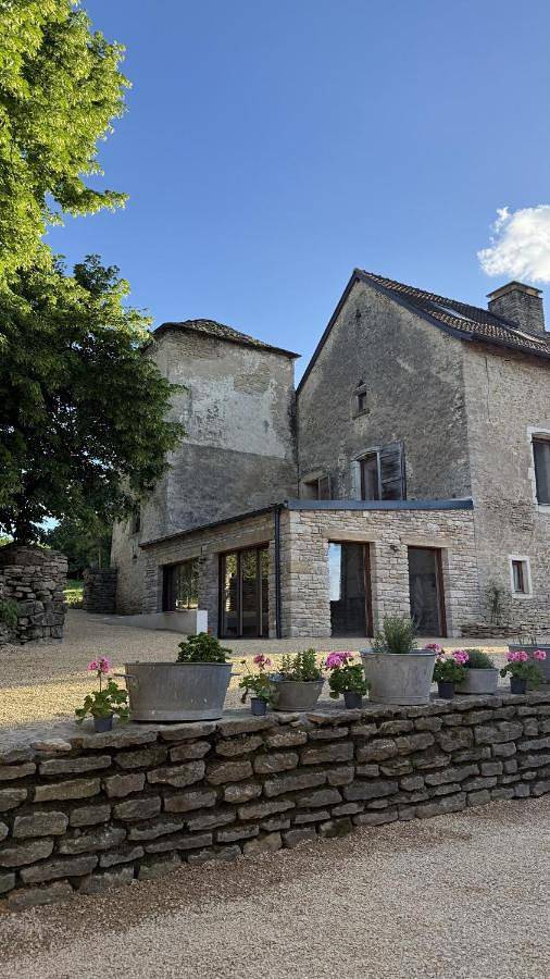 Location de vacances pour 2 personnes, avec sauna et jacuzzi ainsi que piscine et jardin, animaux acceptés à Saint-Martin-du-Tartre - 2