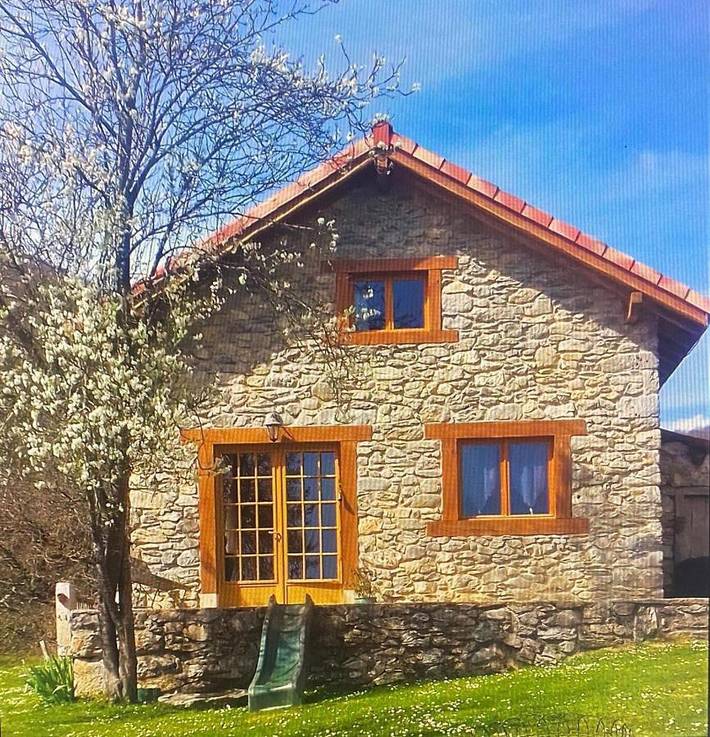 Location de vacances pour 11 personnes, avec Jacuzzi et Terrasse ainsi que Jardin et Vue à Nistos