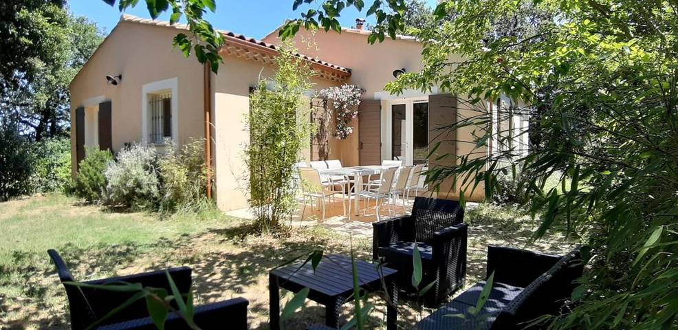 Location de vacances pour 11 personnes, avec vue ainsi que piscine et jardin à Piolenc - 4