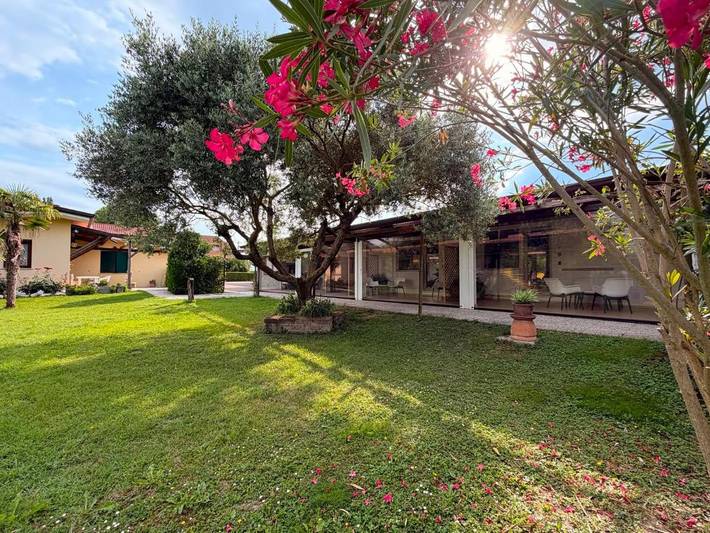 Agriturismo per 2 persone, con Balcone e Terrazza nonché Giardino e Piscina a Jesolo