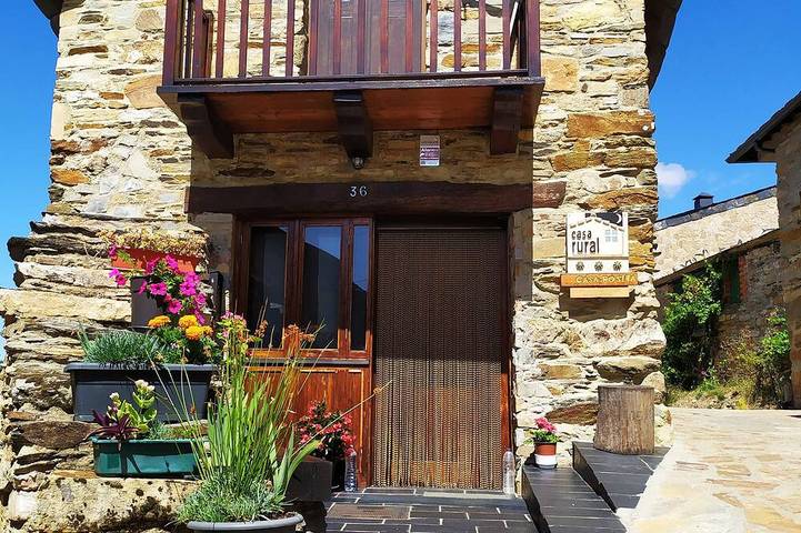 Casa rural para 4 personas, con balcón, Se admiten mascotas - 1