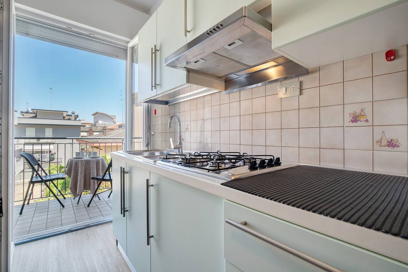 Entire apartment, Apartment '2 Piano' with Shared Terrace, Wi-Fi and Air Conditioning in Lido di Jesolo, Jesolo