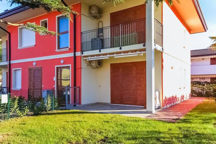 Villa per 4 persone, con terrazza e giardino in Bibione