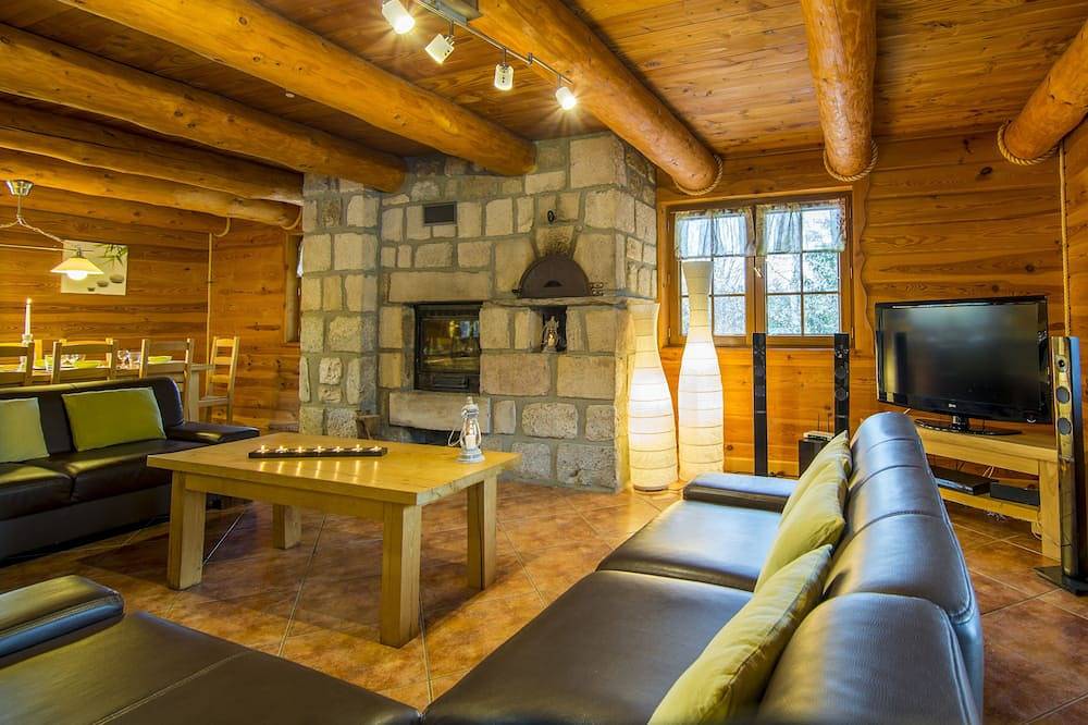 New chalet made with traditional wood with private pond in Mazet-Saint-Voy, Massif Central