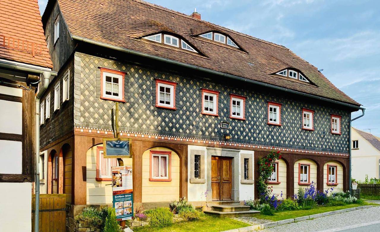 Ganze Wohnung, Apartment with Mountain View in Waltersdorf, Großschönau