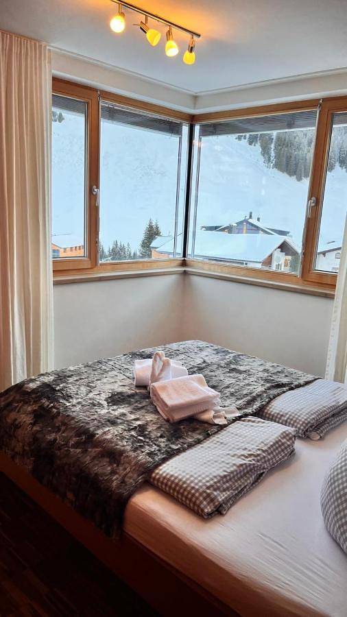 Vakantiewoning voor 6 personen, with Balkon and Terras as well as Sauna and Uitzicht in Warth