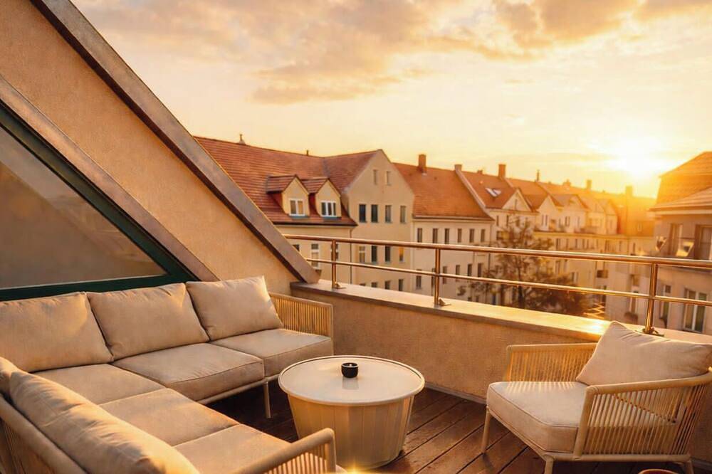 Ganze Wohnung, 120 m² Luxus-Penthouse - Sky View Terasse - 2 Schlafzimmer - Neu und Design in Leipzig-Ost, Leipzig