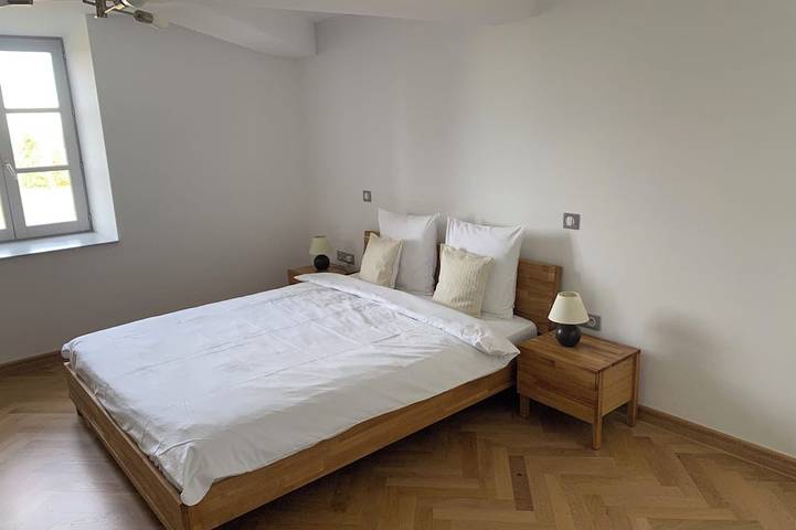 Gîte pour 8 personnes, avec jacuzzi et jardin ainsi que sauna et piscine, animaux acceptés à Montmarault - 2