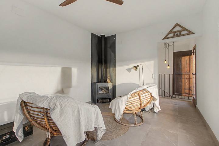 Holiday Home 'Castell De Menàrguens' with Private Terrace, Private Garden and Wi-Fi in Menàrguens, Noguera