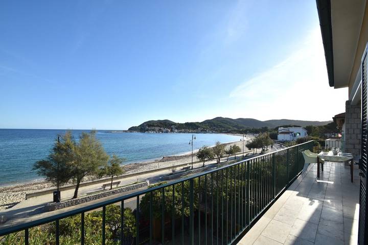 Ganze Wohnung, Ferienwohnung für 6 Personen mit Ausblick in Marina di Campo, Campo nell'Elba