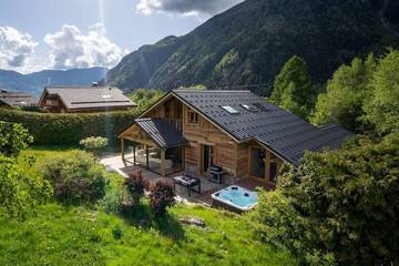 Maison de campagne pour 8 personnes, avec jardin et balcon dans Les Bossons