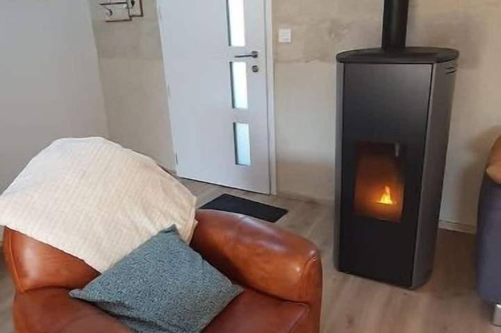 Location de vacances pour 7 personnes, avec terrasse et jardin à La Ménitré