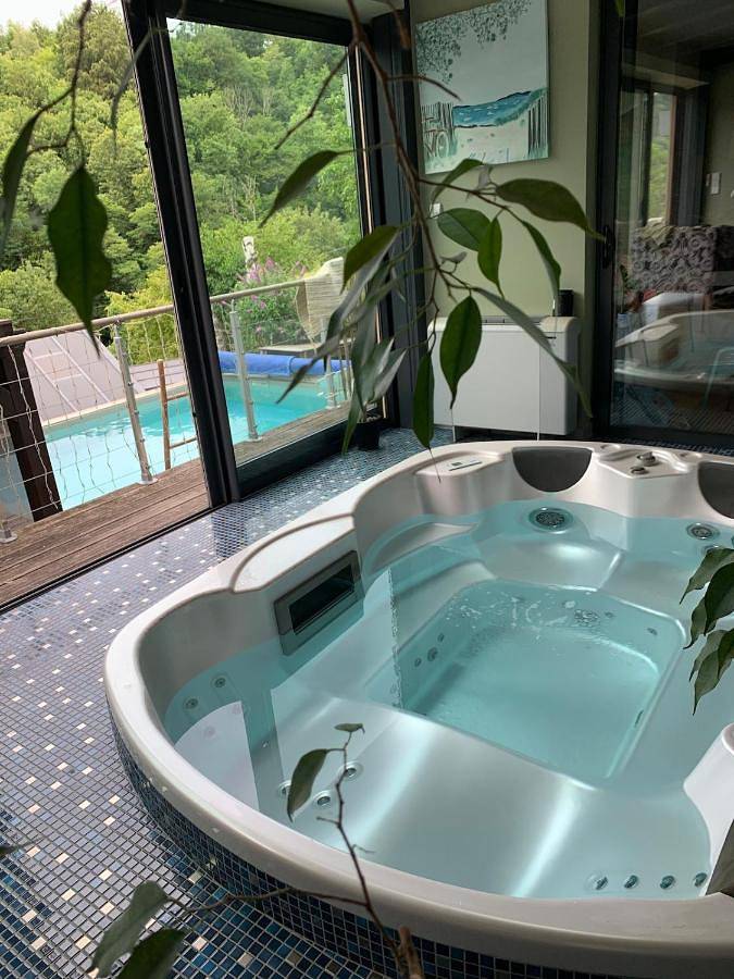Gîte pour 4 personnes, avec Balcon et Jacuzzi ainsi que Terrasse et Jardin à Maisonsgoutte