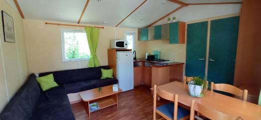 Gîte pour 4 personnes, avec piscine et vue ainsi que jardin et bassin pour enfant, animaux acceptés à Limogne-en-Quercy