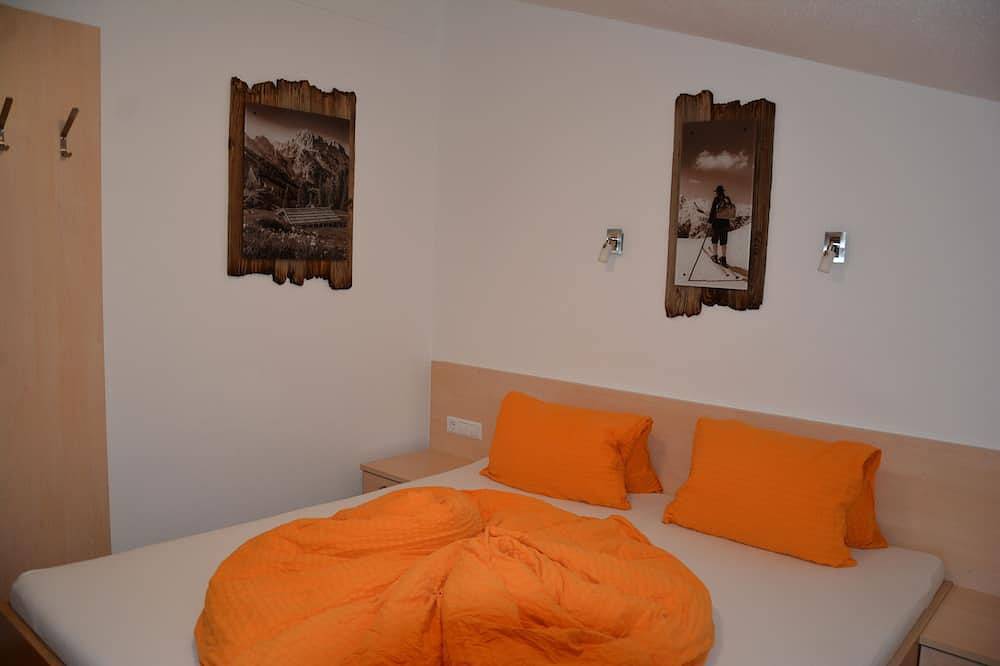 Entire apartment, Apartment with beautiful terrace to relax in Fügen, Ski-Optimal Hochzillertal