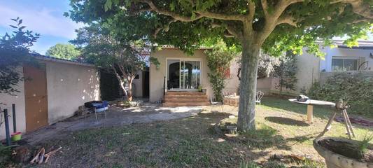Gîte pour 6 personnes, avec terrasse ainsi que jardin et vue à Oraison