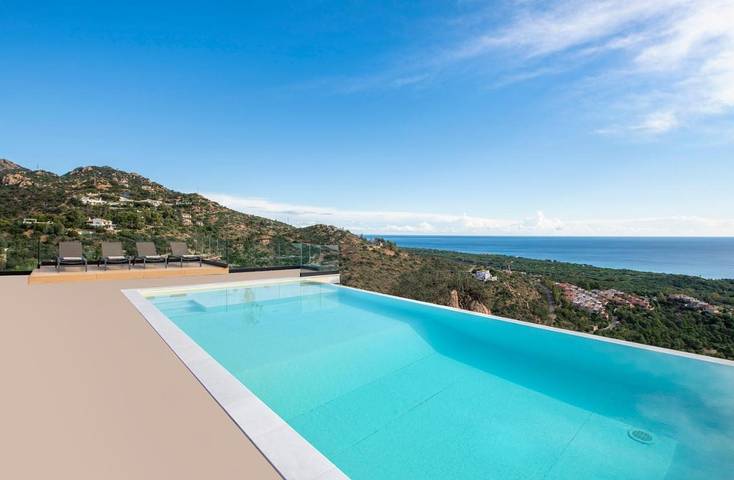 Villa pour 8 personnes, avec vue ainsi que jardin et piscine, animaux acceptés dans Eden Rock - 3