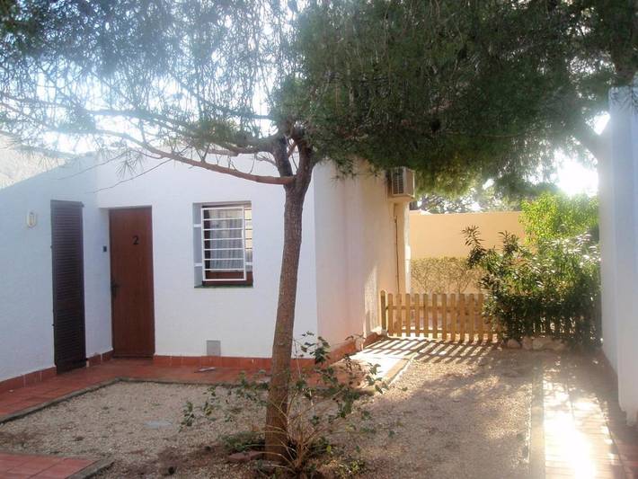 Location de vacances pour 4 personnes, avec jardin et terrasse à Calafat