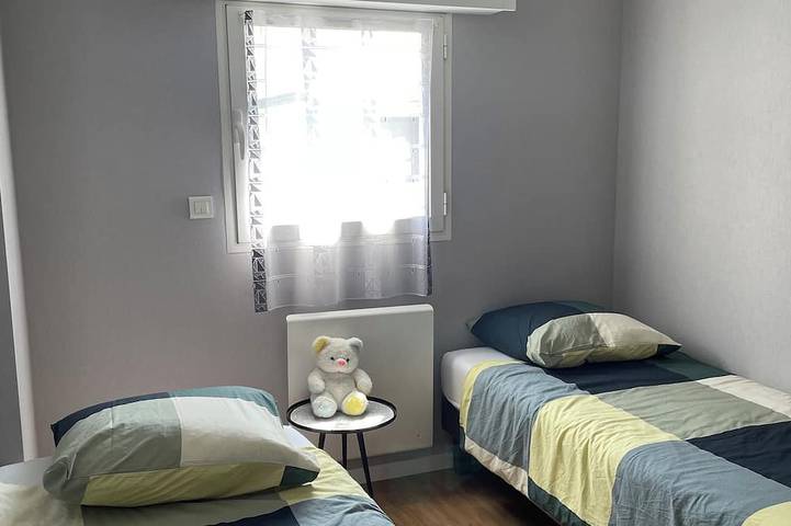 Appartement entier, Appartement proche gare et centre ville parking privé et sécurisé in Laval, Mayenne