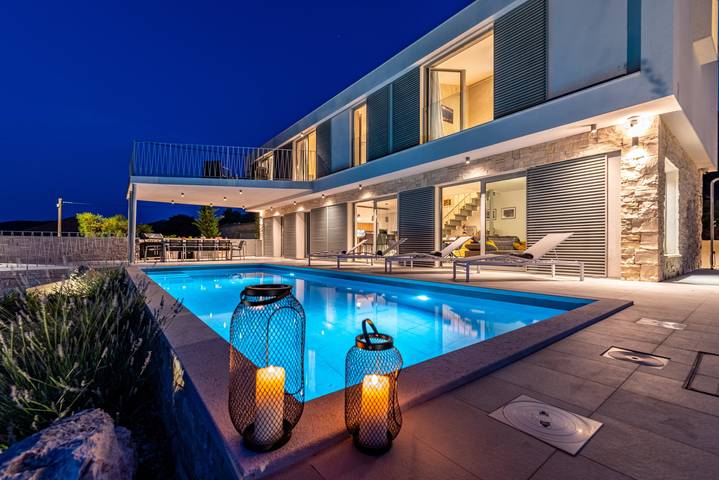 Villa pour 8 personnes, avec piscine et terrasse à Sali - 2