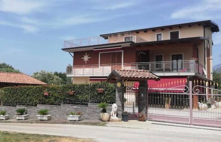 Casa vacanza per 7 persone, con Balcone e Terrazza nonché Giardino e Piscina per bambini a Altavilla Silentina